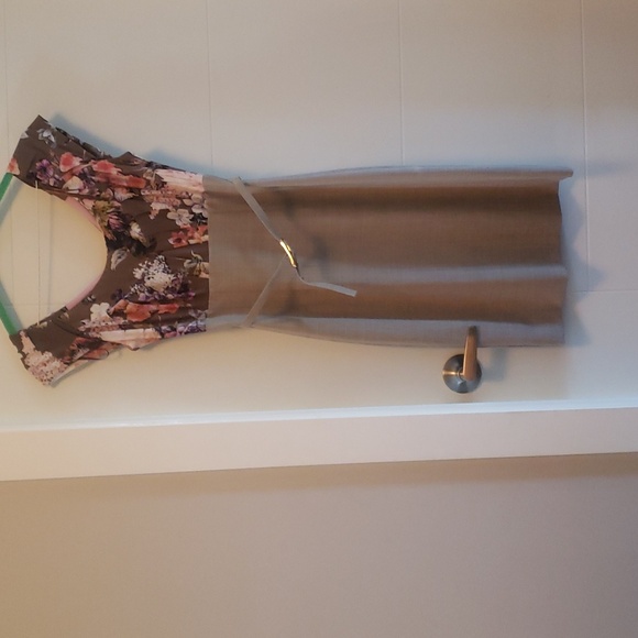 Dress - Picture 3 of 5